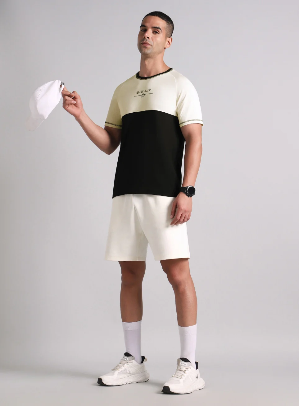 Men's Colourblock V-Man Cult Graphic T-shirt - Image 3