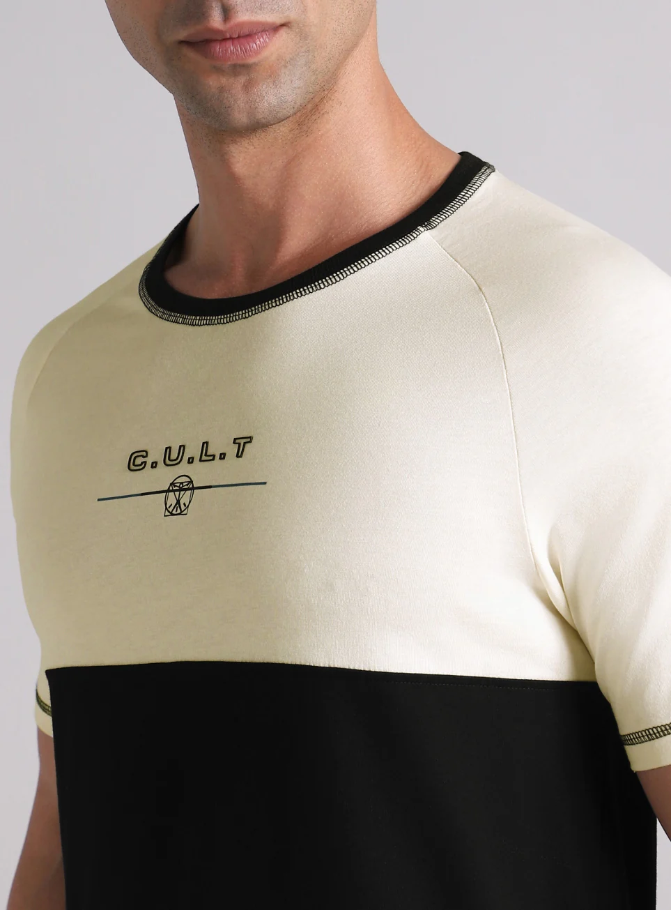 Men's Colourblock V-Man Cult Graphic T-shirt - Image 7