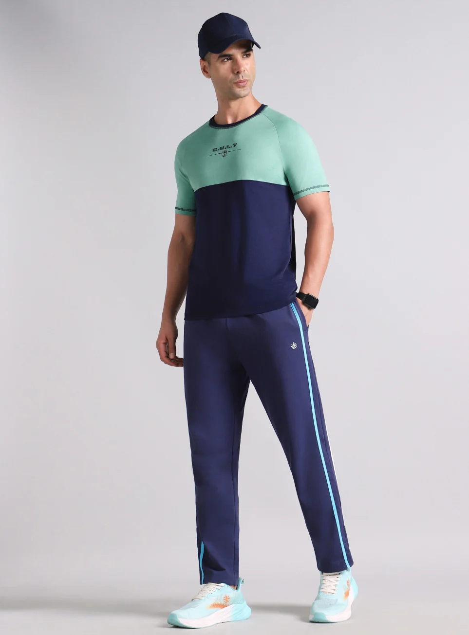 Men's Colourblock V-Man Cult Graphic T-shirt - Image 3