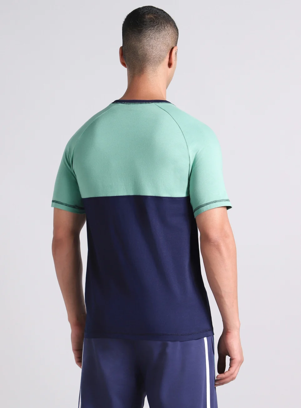 Men's Colourblock V-Man Cult Graphic T-shirt - Image 6