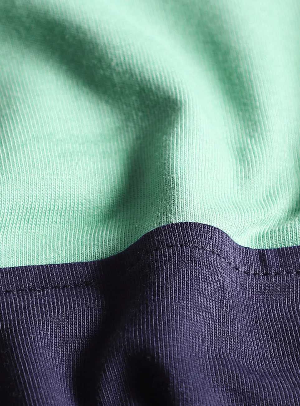 Men's Colourblock V-Man Cult Graphic T-shirt - Image 8