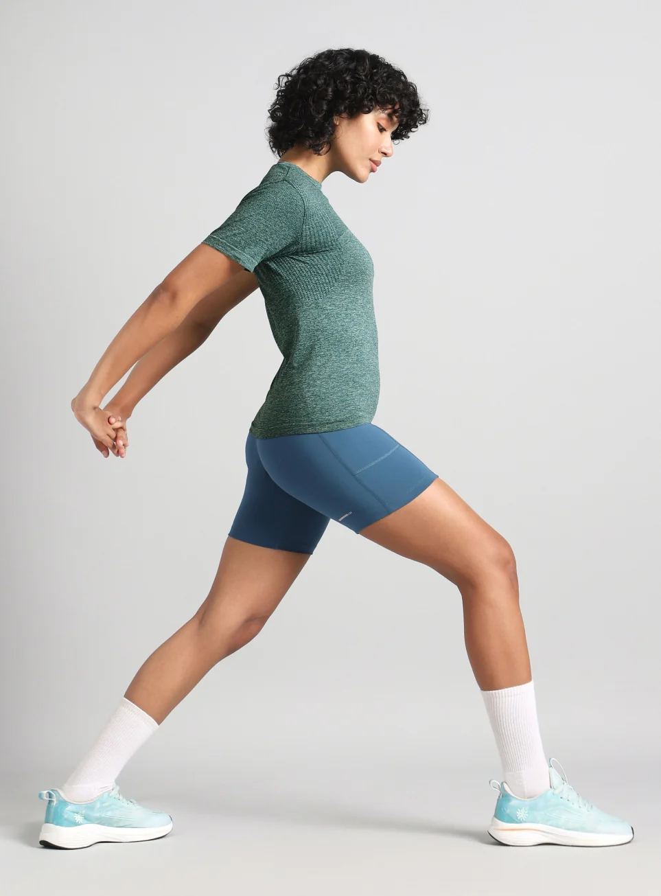 Women's Green Contour Training Slim Fit Seamless T-shirt - Image 3
