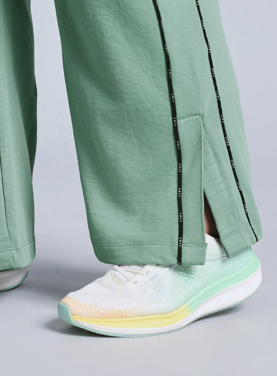 Women's Green Panelled Straight Fit Plus Size Trackpants - Image 8